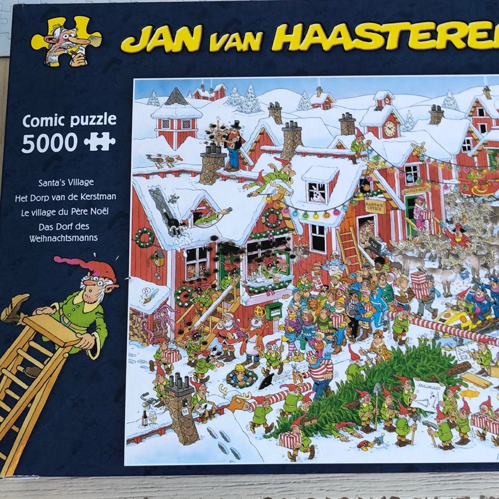 Santa's Village 5000-Piece Puzzle - Multicolor